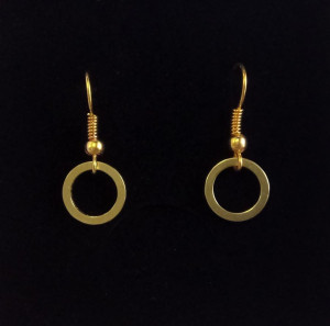 Circle_golden_earrings